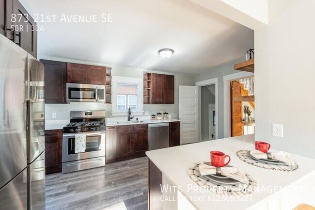 Building Photo - 873 21st Ave SE