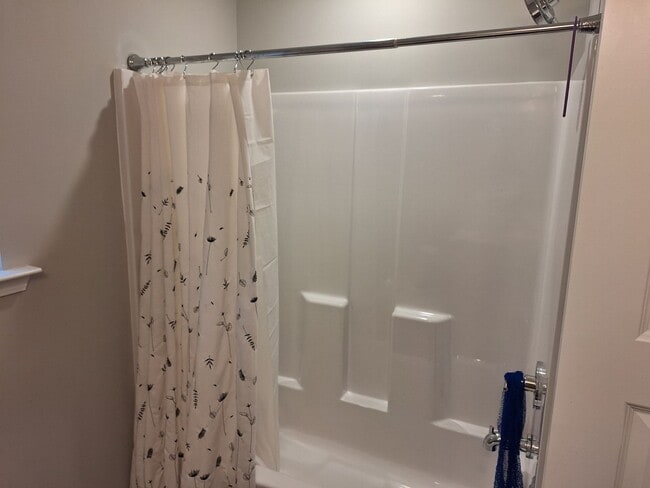 Building Photo - Beautiful Five Bedroom Home Located in Northeast Columbia!