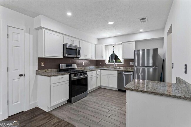 Building Photo - 140 Grayland Creek Dr