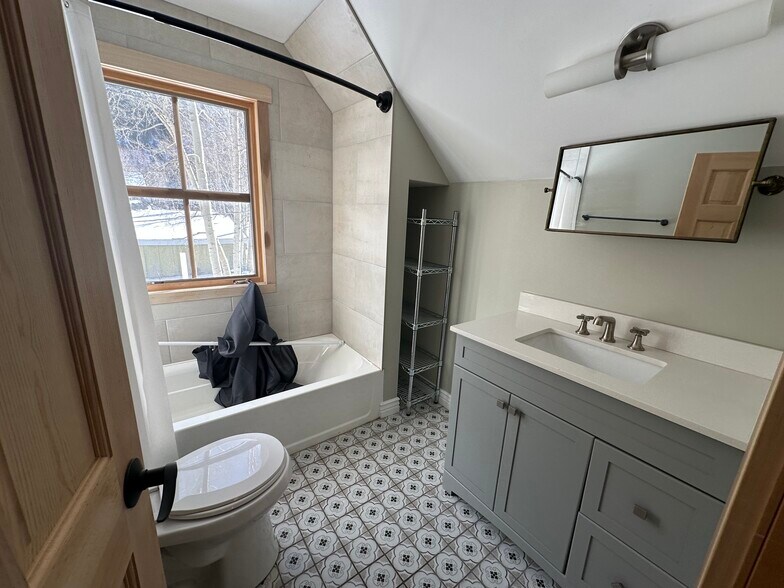 Building Photo - 900 Rose St