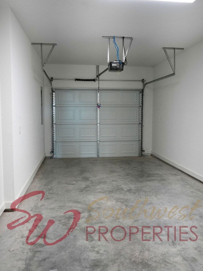 Building Photo - FULLY FURNISHED, close to campus 3 bedroom 2.5 bath Cowboy Casita!