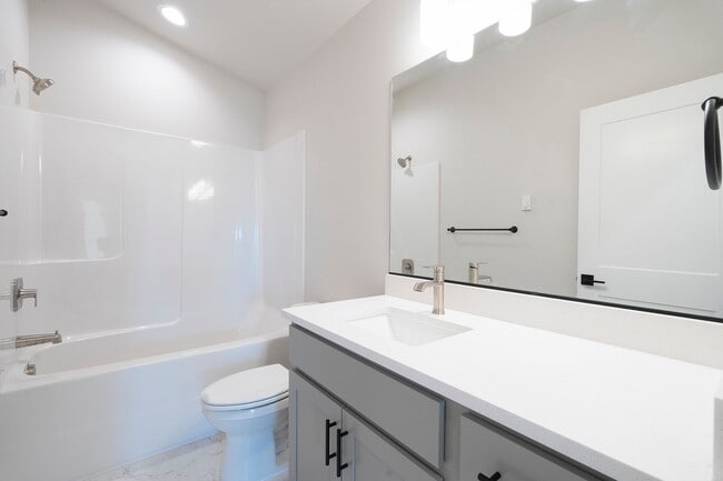 Building Photo - Beautiful 3 bed, 1.5 Bath SE Portland Rental Home!