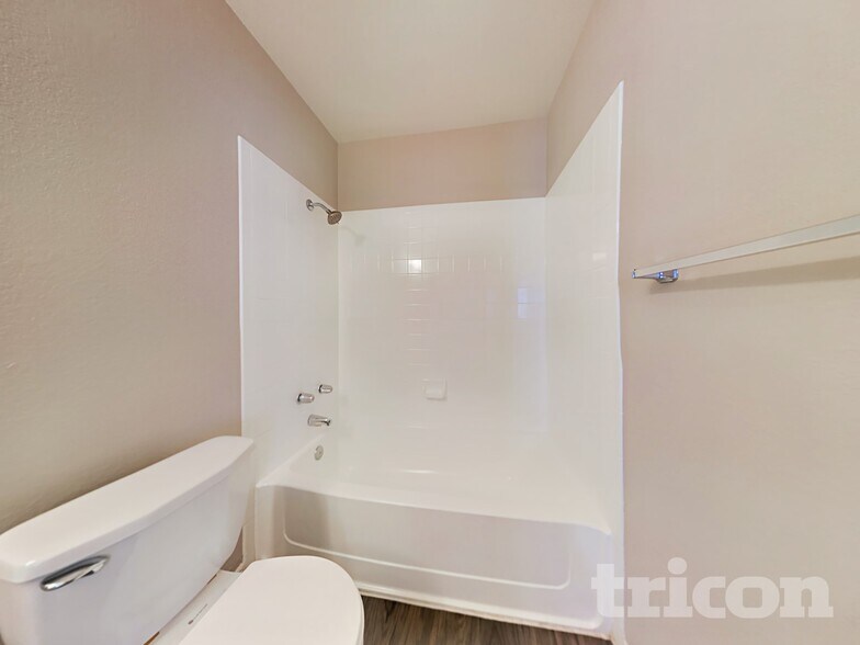 Building Photo - 8427 W Orchid Ln