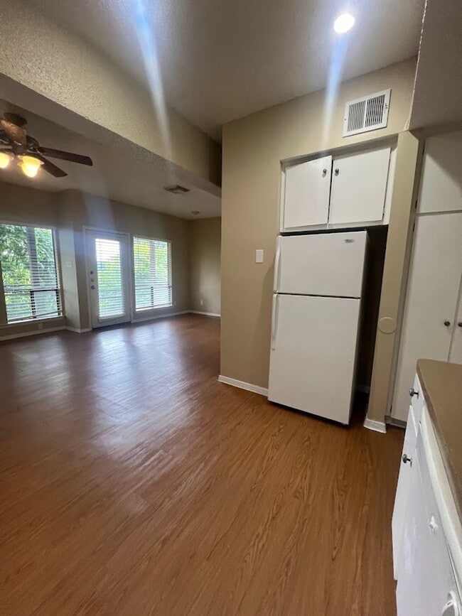 Building Photo - K280 - Treehouse #117