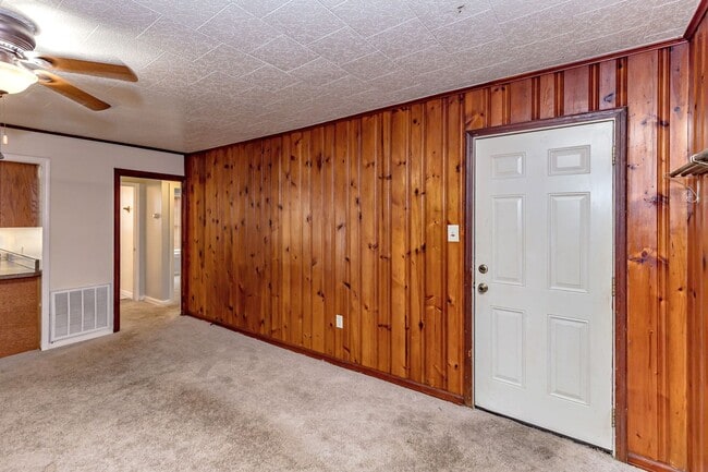Building Photo - Cozy 2-Bedroom Home in Pascagoula