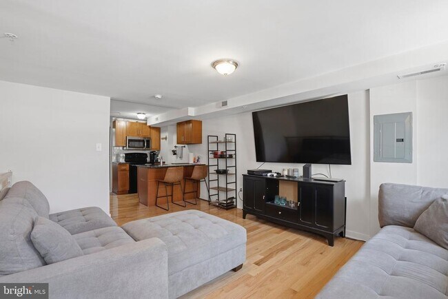 Building Photo - 520 S 4th St