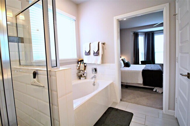Building Photo - 8143 Bellwick Bay Ct