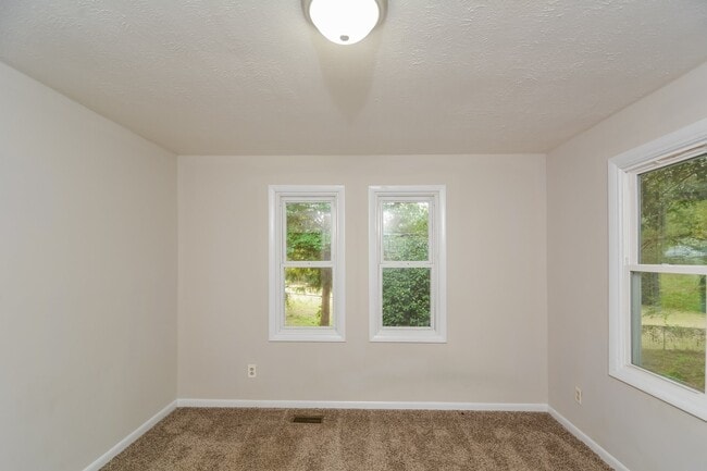 Building Photo - 4046 Village Dr