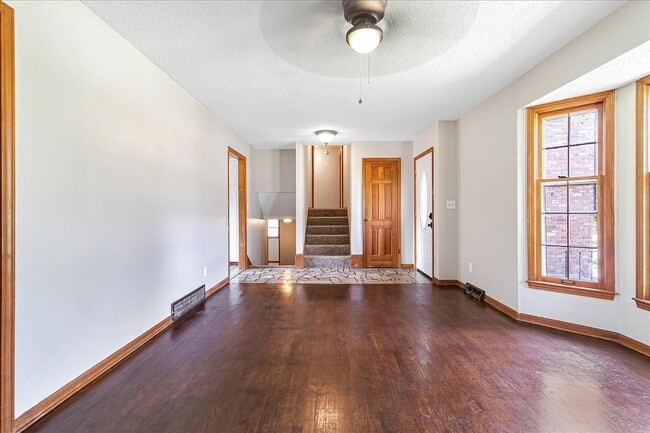 Building Photo - 318 Goodrich Dr