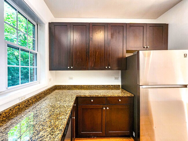 Building Photo - 1643 Church St