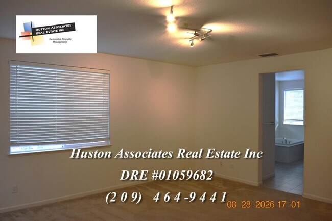 Building Photo - 458 N Covina St