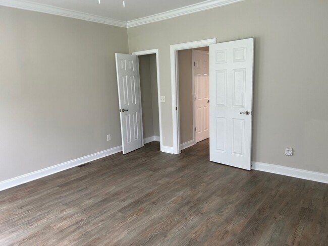 Bedroom - 403 College St