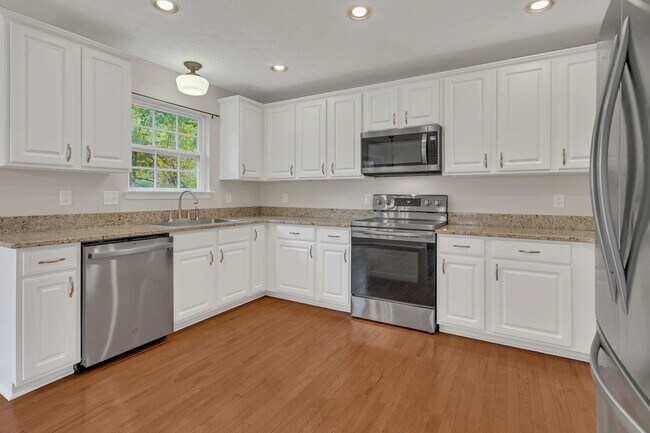 Building Photo - Beautifully Updated Home with Modern Finishes