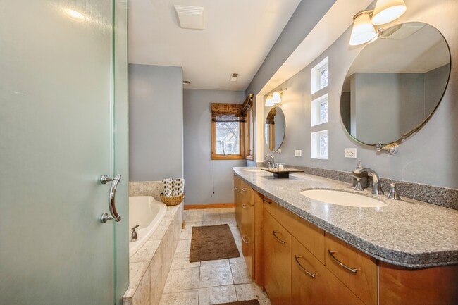 Master Bath - 316 Iroquois Ave