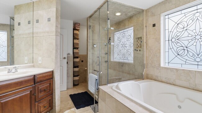 Building Photo - 30 Longfellow St NE