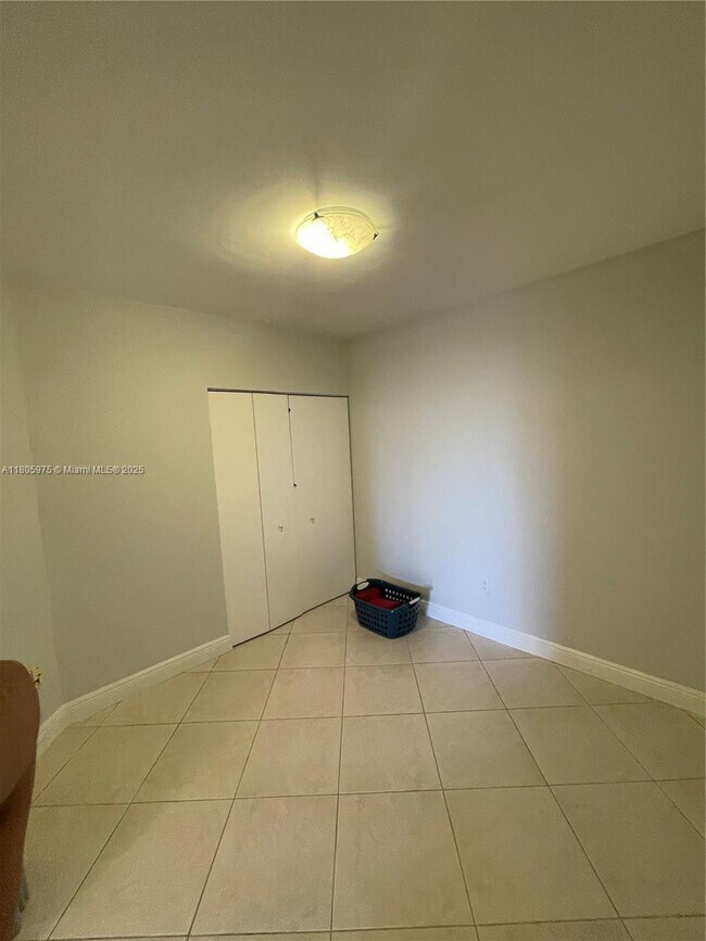 Building Photo - 9559 Collins Ave