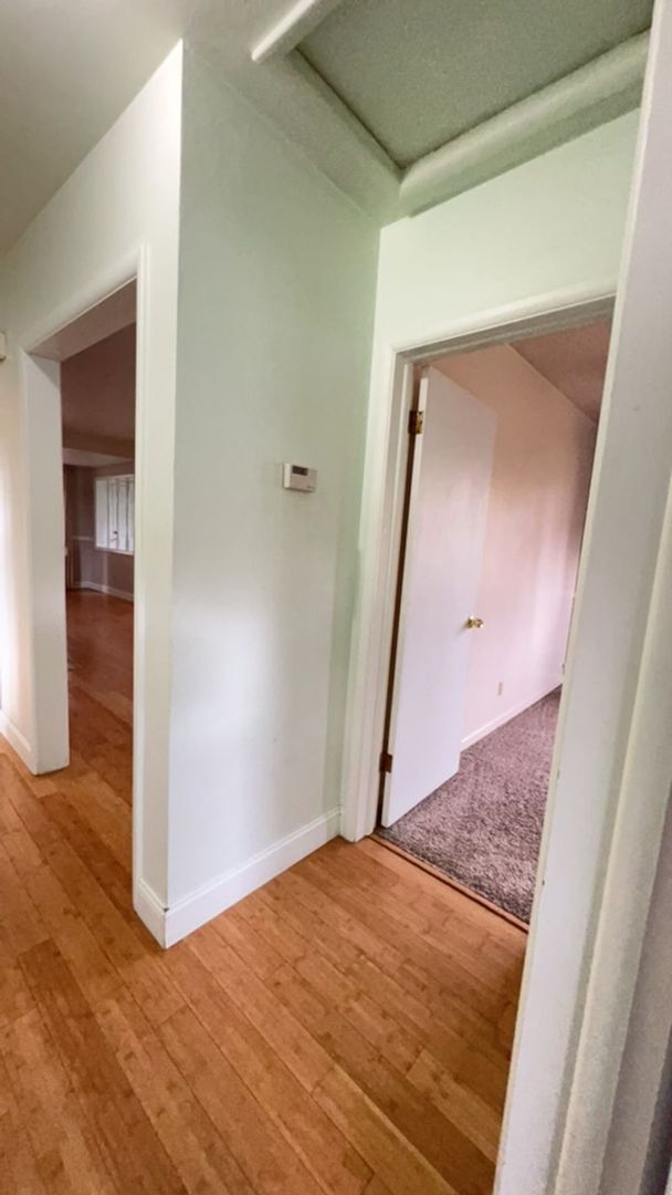 Building Photo - Large 4 Bedroom Orchards Home with private...