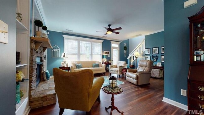 Building Photo - Gorgeous End Unit Townhome in Wake Forest