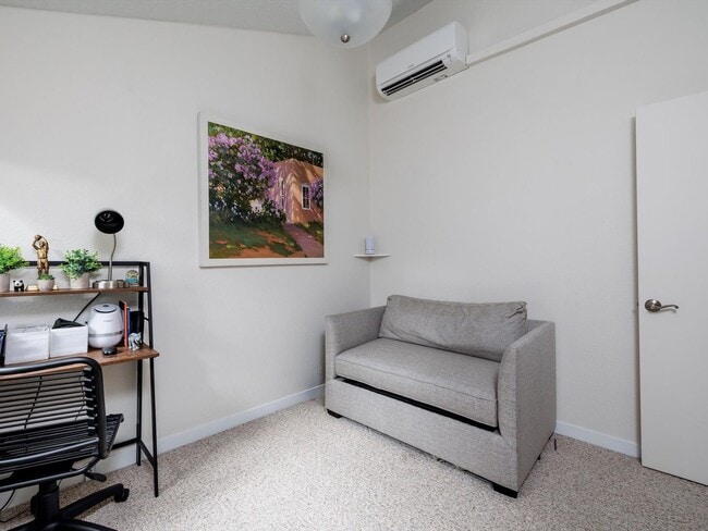 Building Photo - Beautiful 3 bedroom unit near in Lake Oswe...
