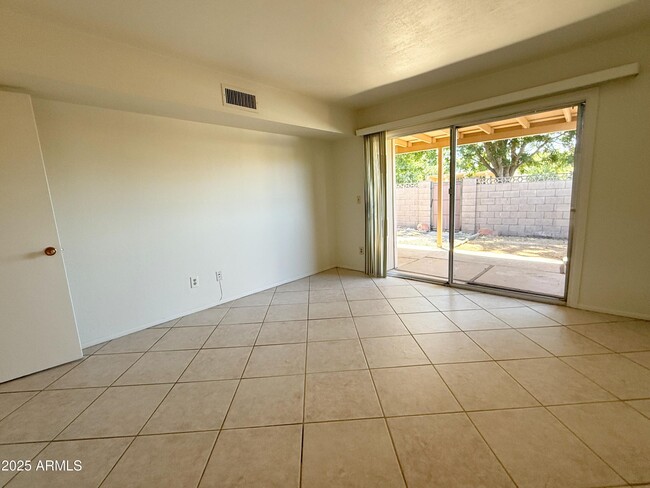 Building Photo - 5554 N 10th St
