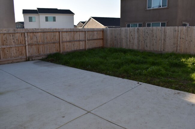 Building Photo - 2447 Quesada Dr