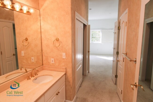 Building Photo - $5,295 - Elegant 3br / 2ba Condo in 55+ Lo...
