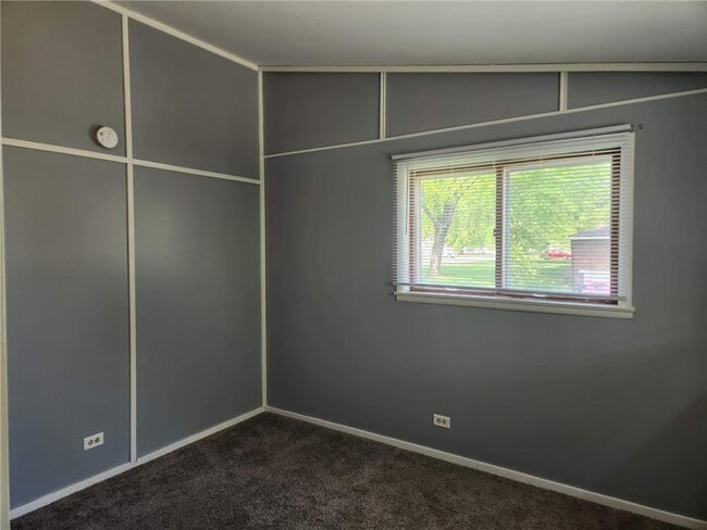 Building Photo - 255 6th Ave NE