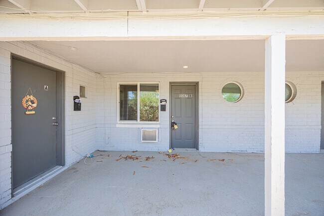 Building Photo - 1507 E Harvard St