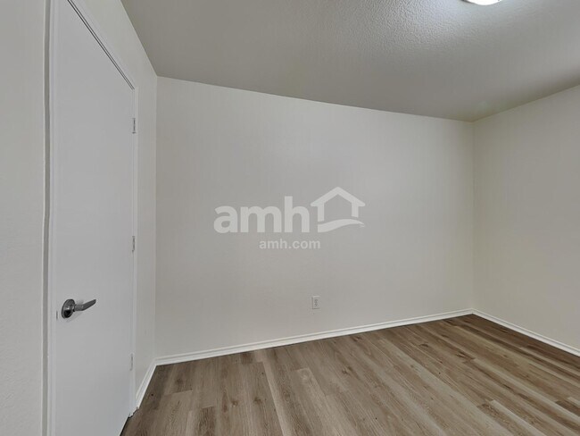 Building Photo - 532 Winbridge Ln