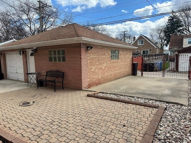 Building Photo - 3517 W 79th St