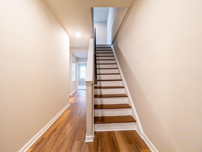 Building Photo - 161 Brown St