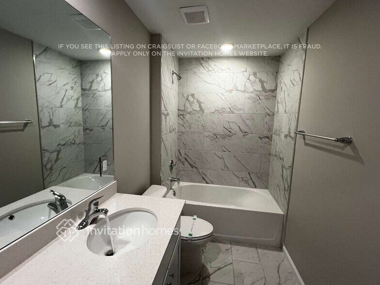 Building Photo - 2385 SW Chateau Terrace