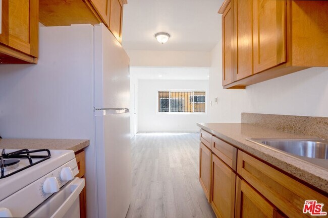 Building Photo - 241 W 84th St