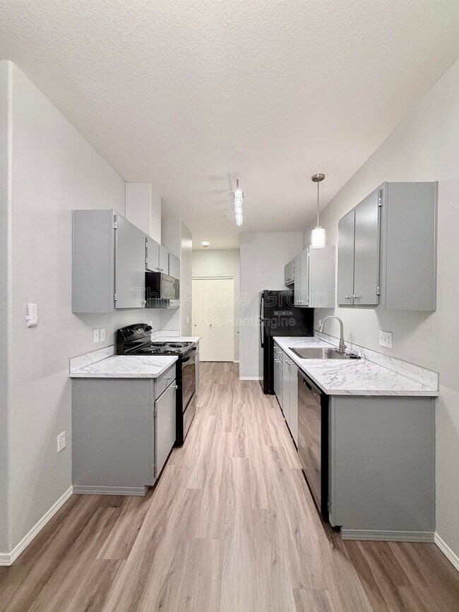 Building Photo - 10020 SW 125th Ave