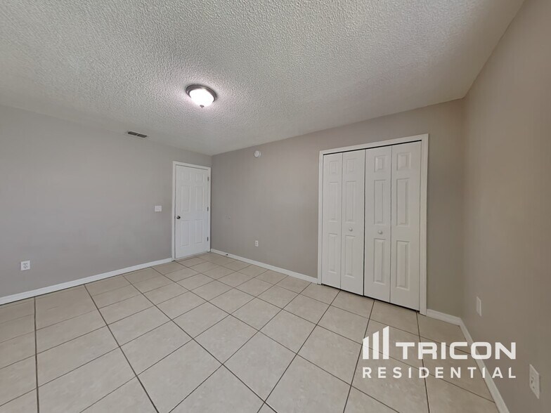 Building Photo - 24 Pineland Ln