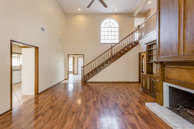 Building Photo - 1703 Plantation Dr