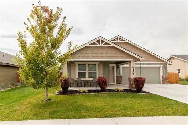 Primary Photo - 4 Bedroom, 2 bath,