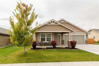 Building Photo - 4 Bedroom, 2 bath,