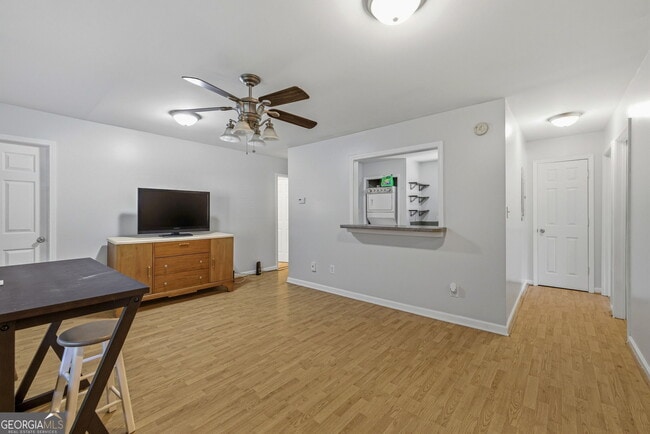 Building Photo - 205 Pineview Dr