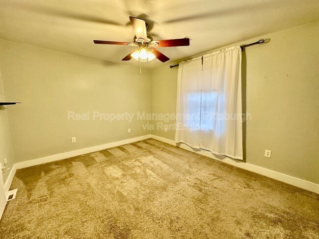 Building Photo - 1112 Kelton Ave