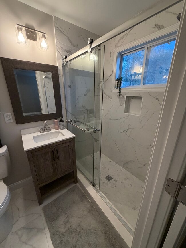 Building Photo - 6690 Eastbrook Ave SW