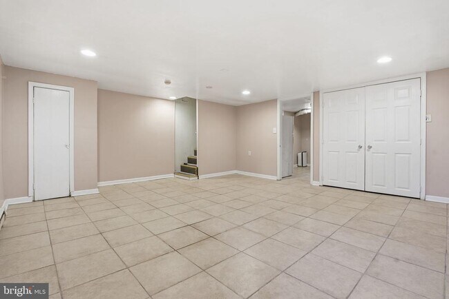 Building Photo - 5 S Wickham Rd