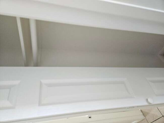 Building Photo - 1310 S Hardy Dr