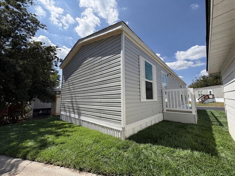 Building Photo - 709 N Collins Fwy