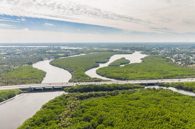 Building Photo - 156 SW Peacock Blvd