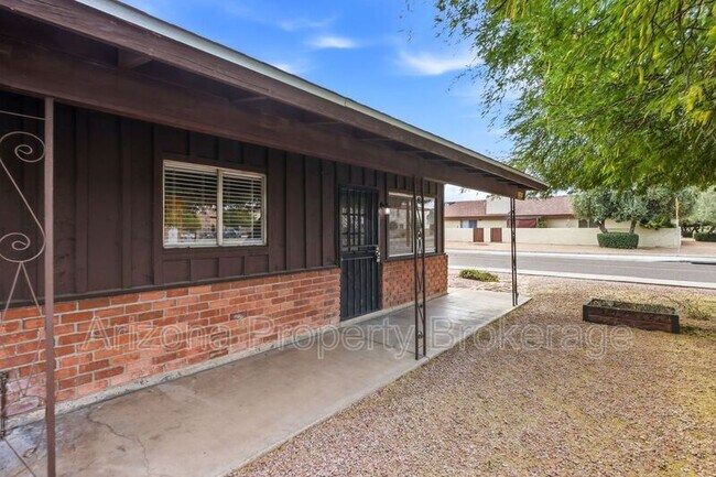 Building Photo - 2323 S College Ave