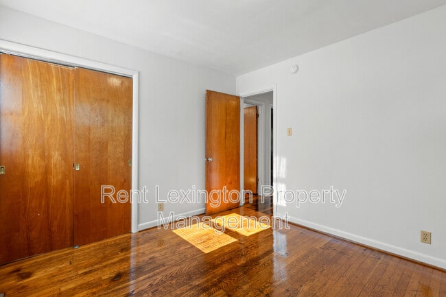 Building Photo - 2057 Heather Way
