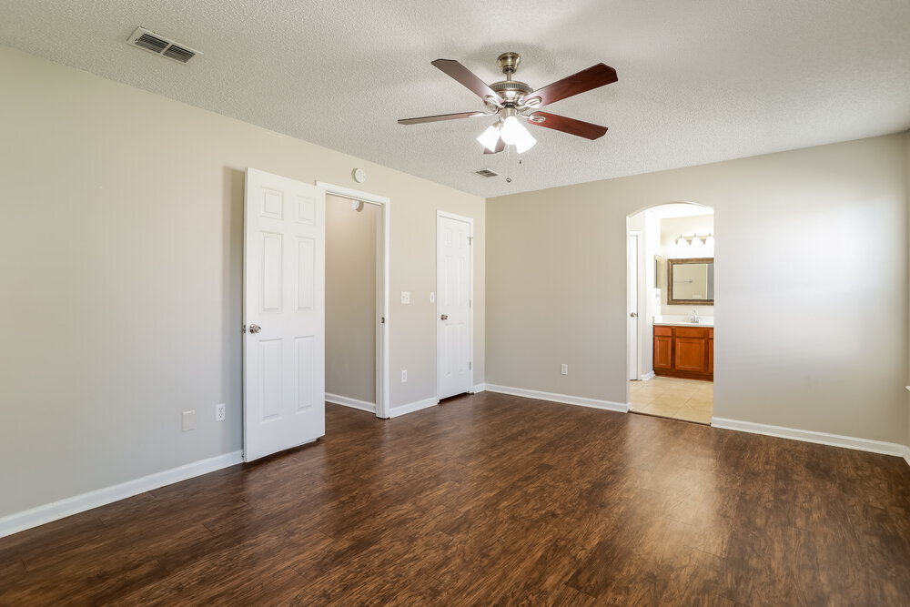 Building Photo - 3233 Chantilly Ct