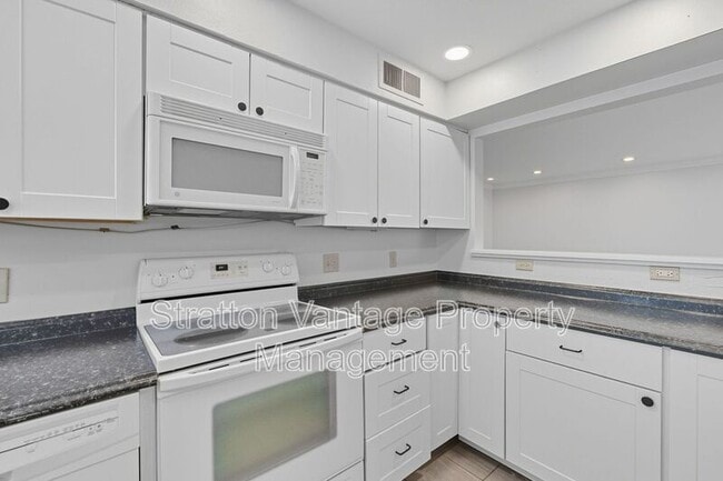 Building Photo - 4114 E Calle Redonda