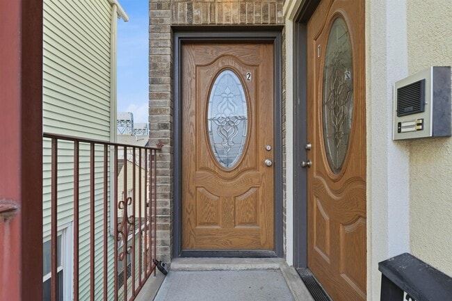 Building Photo - 109 Grant Ave